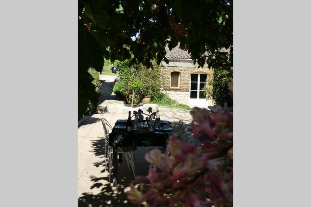 Belle Longere Au Calme - L'Auguste Maison D'Hotes Valensole Exterior foto