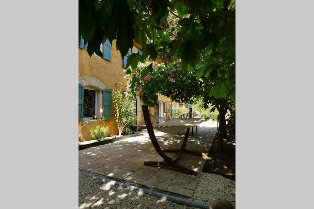 Belle Longere Au Calme - L'Auguste Maison D'Hotes Valensole Exterior foto